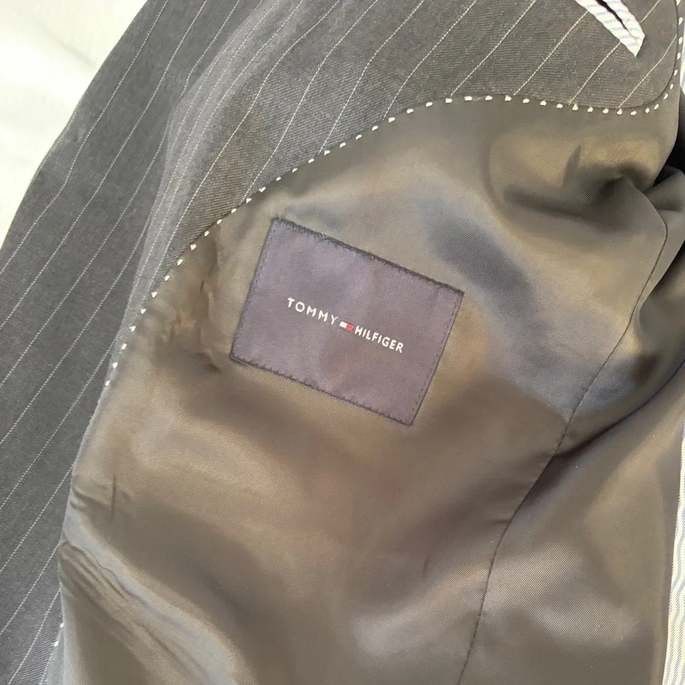 Tommy Hilfiger Mens 100% Wool Pinstripe Suit Charcoal Grey 2 Piece Blazer Pants